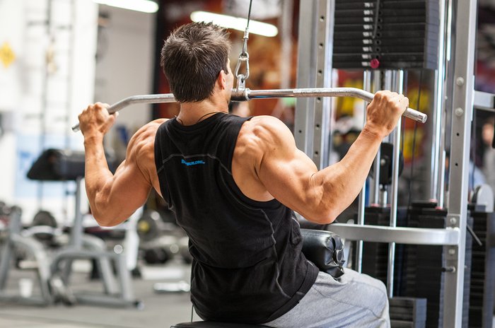 Entrenamiento en casa para brazos y extensiones de pecho.